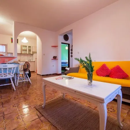 Silver Apartment *