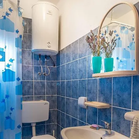 Silver Apartment Vis