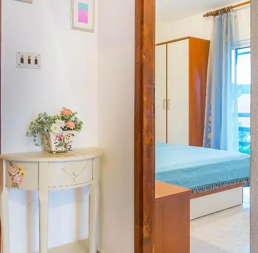 Silver Apartman